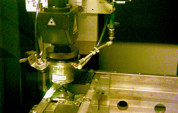 machine marquage laser pastilles logo