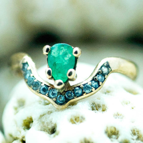 Arcos Ring with Emerald