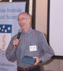 Photo: Glen Lynch accepting the AIMS Queensland Trajan Medical Scientist of the Year Award 2016.