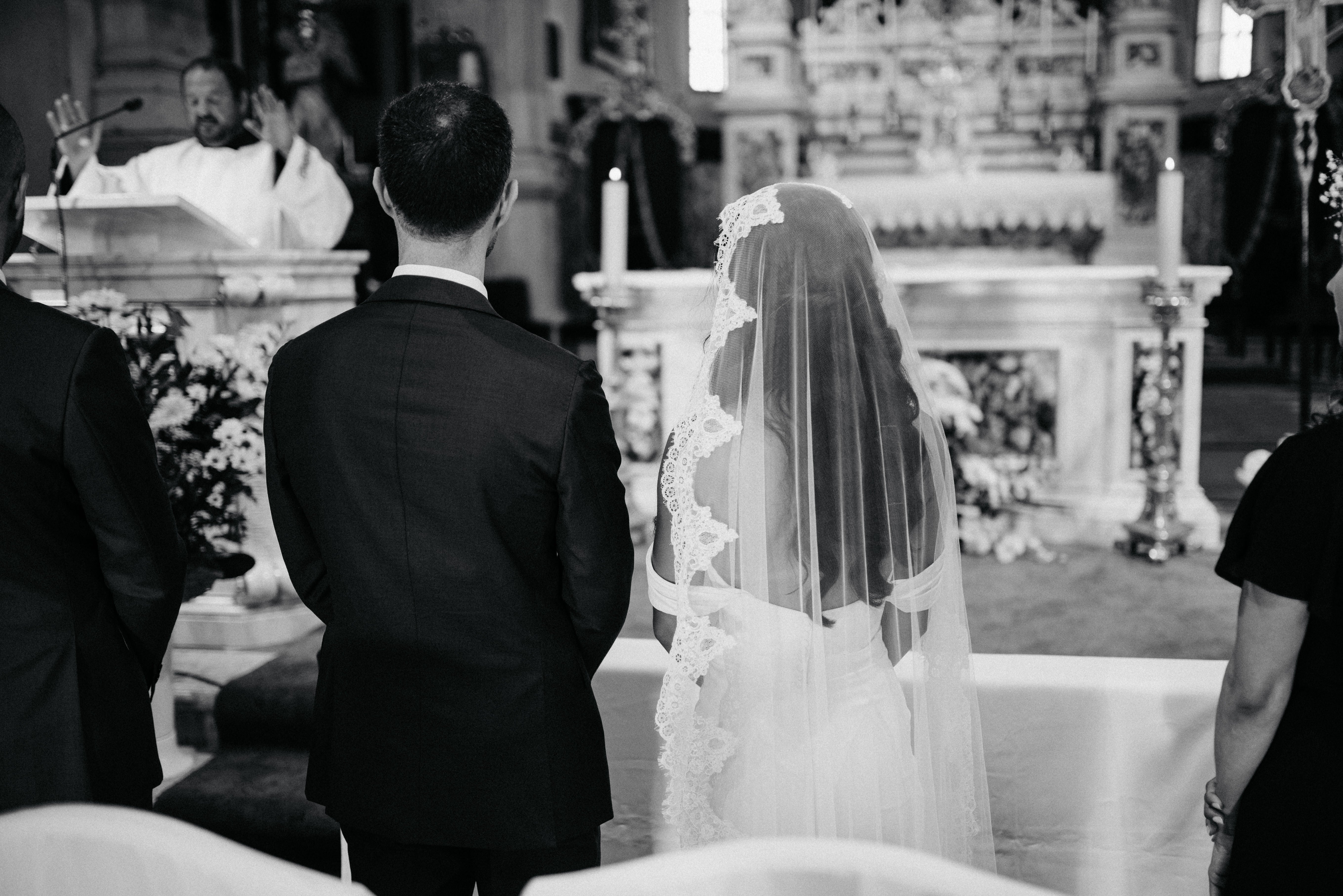 back view of mantilla veil