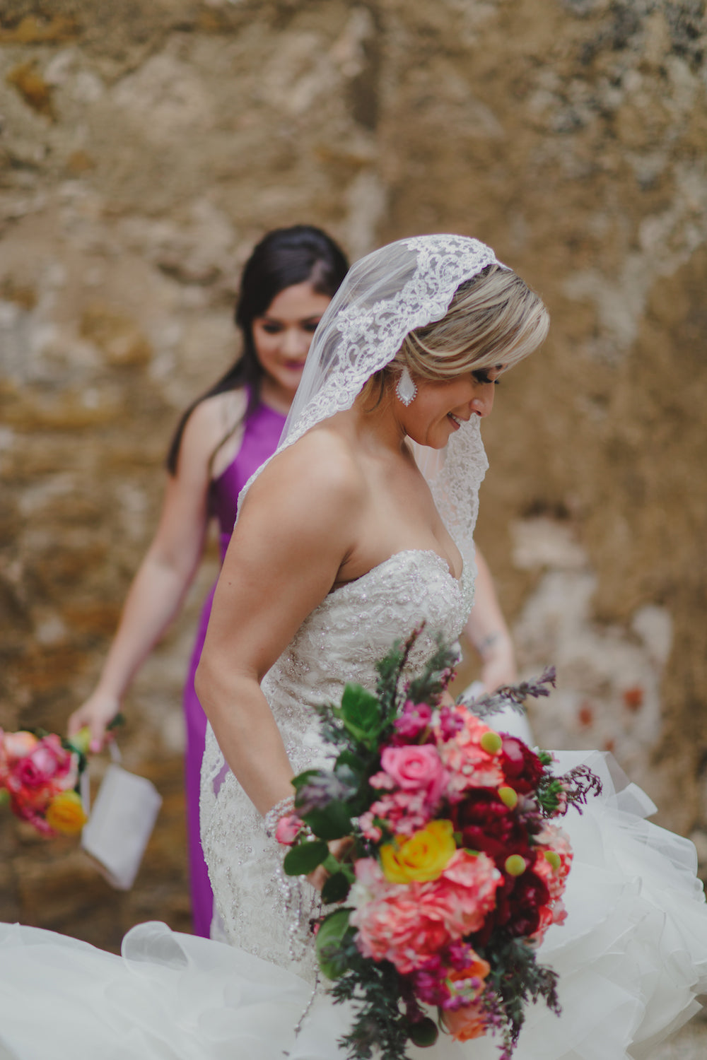 How to wear a lace veil