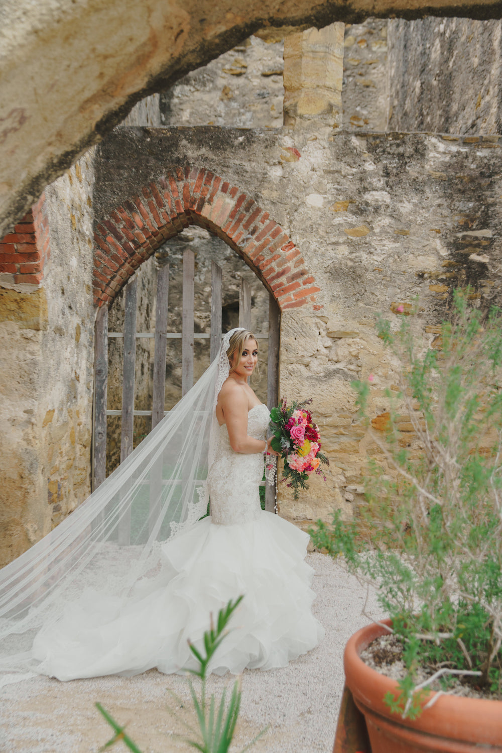 lace veil bridal bouquet