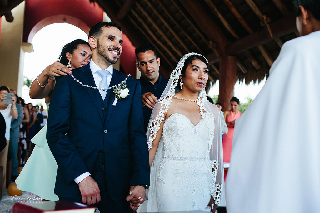 Mexican Wedding Traditions The Mantilla Company Real Brides