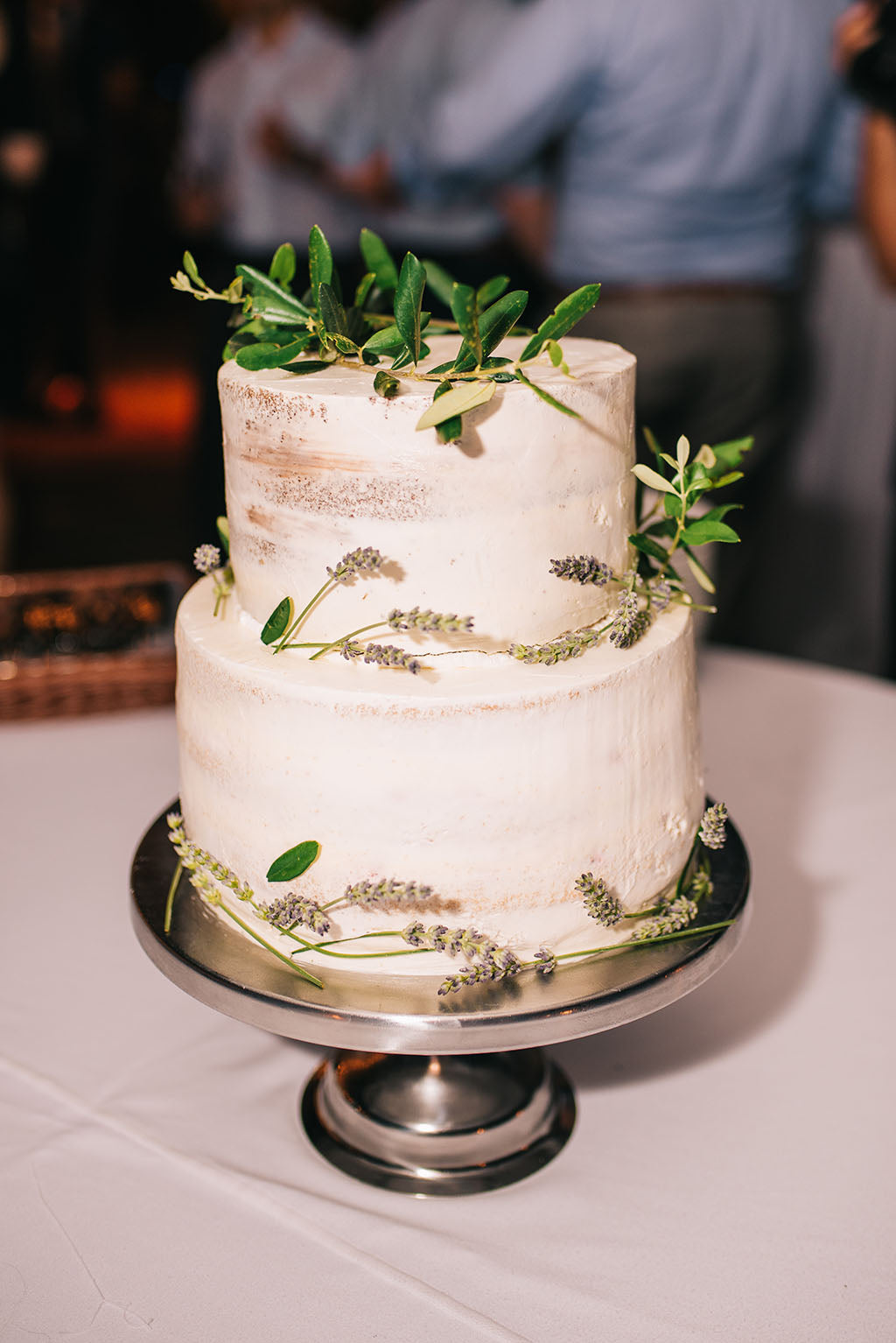 naked cake with olive branch leaves
