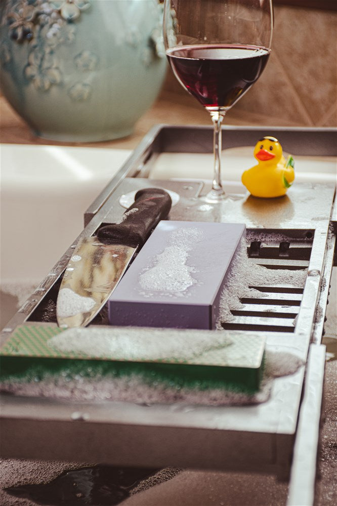 Enjoy sharpening, a bath and a glass of wine with thte Bathtub Bridge.