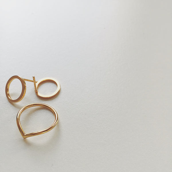 the ERIKKA minimal earring and wishbone chevron midi ring gift set for valentines day and mothers day in gold-plated