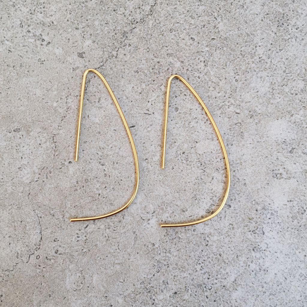the d hoop earrings in gold by lines and current