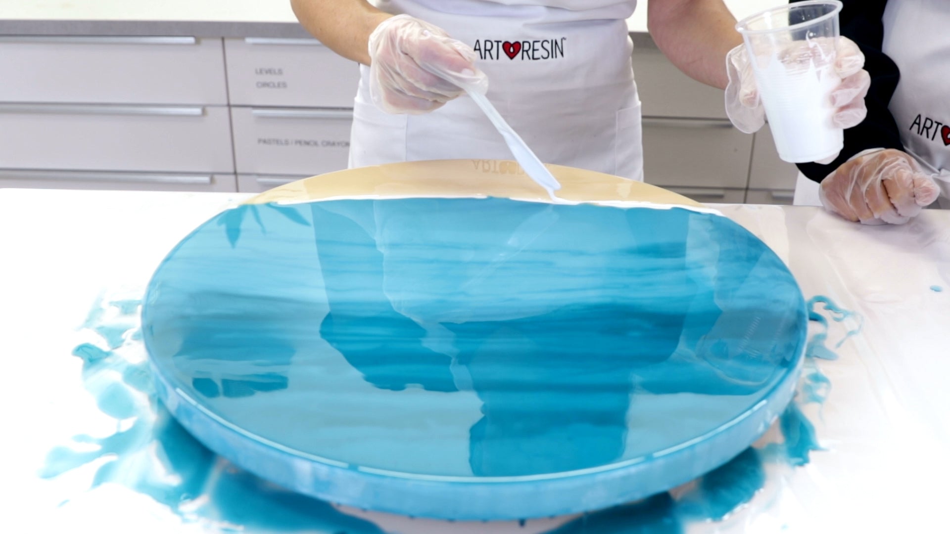 Make Ocean Resin Art - Blend in lines of dark turquoise into the light turquoise