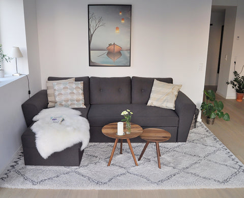 lammeskind i sofa