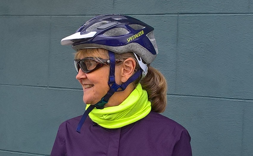 woman wearing 7eye AirShield cycling goggles