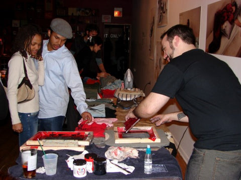 Me screenprinting t-shirts in Chicago live, long before Tee See Tee