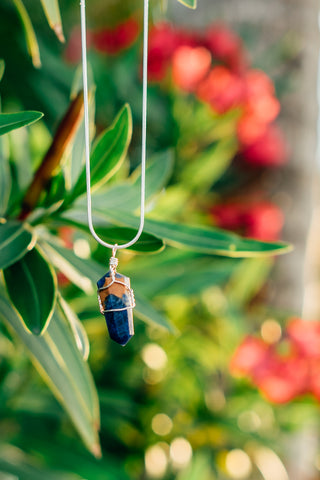 sodalite healing crystal necklace