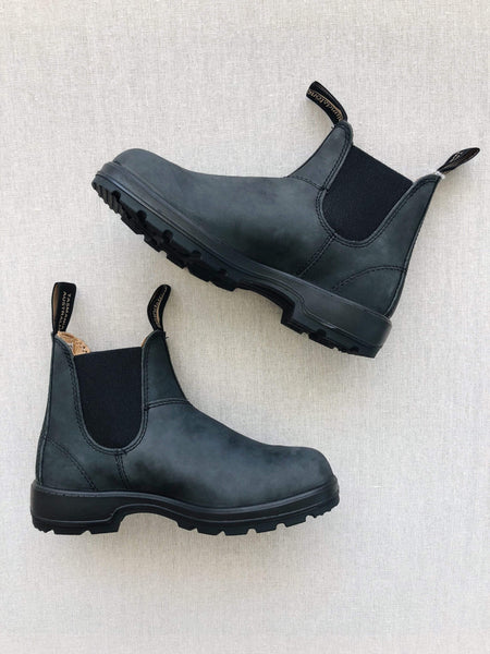 blundstone black rustic