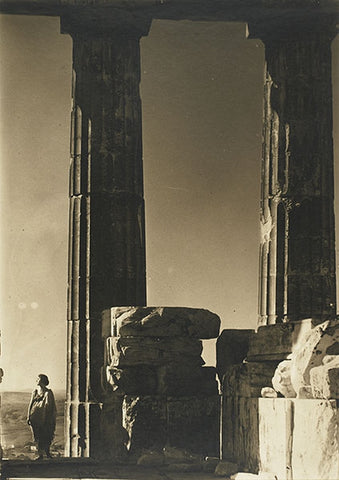 Edward Steichen- Isadora Duncan at the Portal of the Parthenon, Athens,1921.jpg