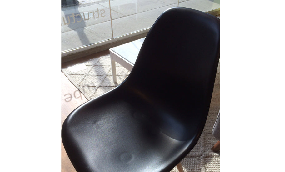Eames side chair DSW with bad finish