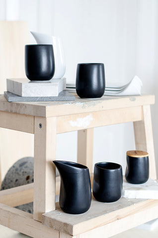 shipping of bybibi porcelain tableware in black and white