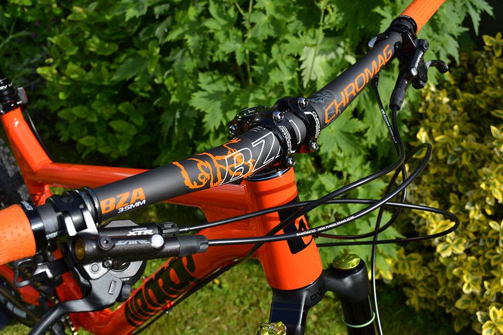 Brett's custom built Airdrop Edit with Chromag BZA carbon bars & BZA stem