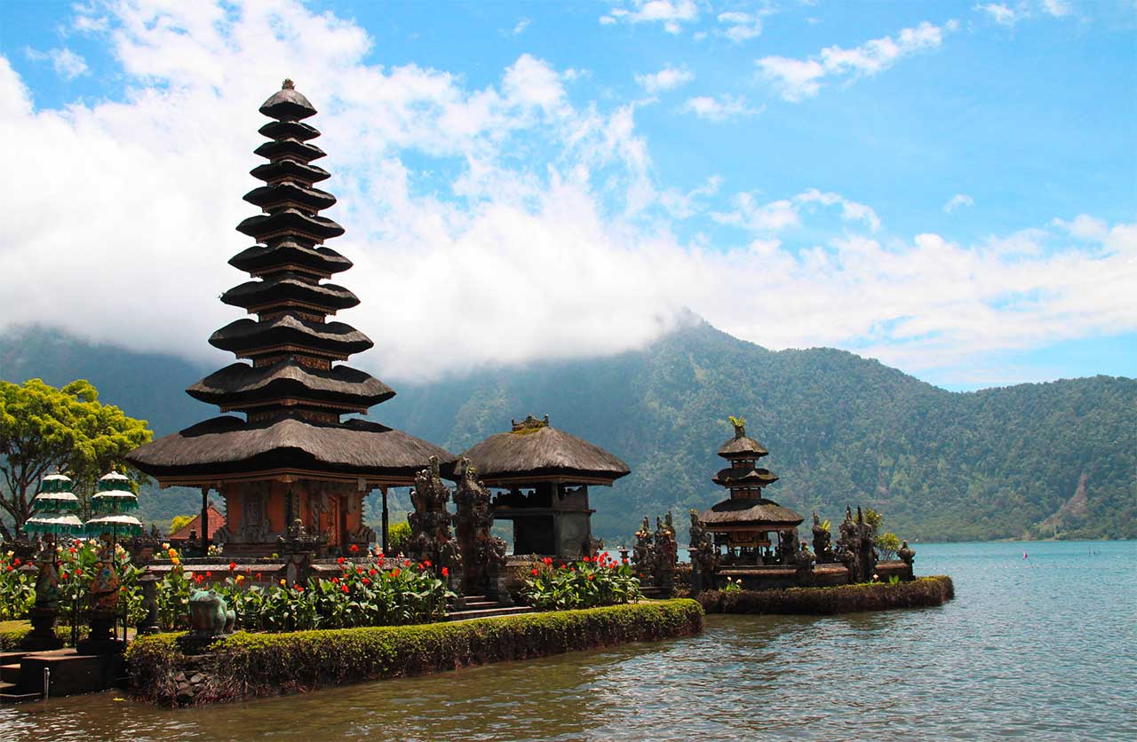 The North of indonesia, Munduk and its lakes