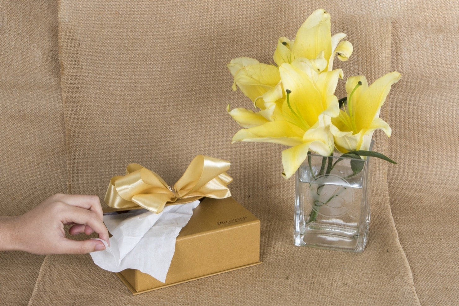 06-bloomthis-love-letter-tissue-box