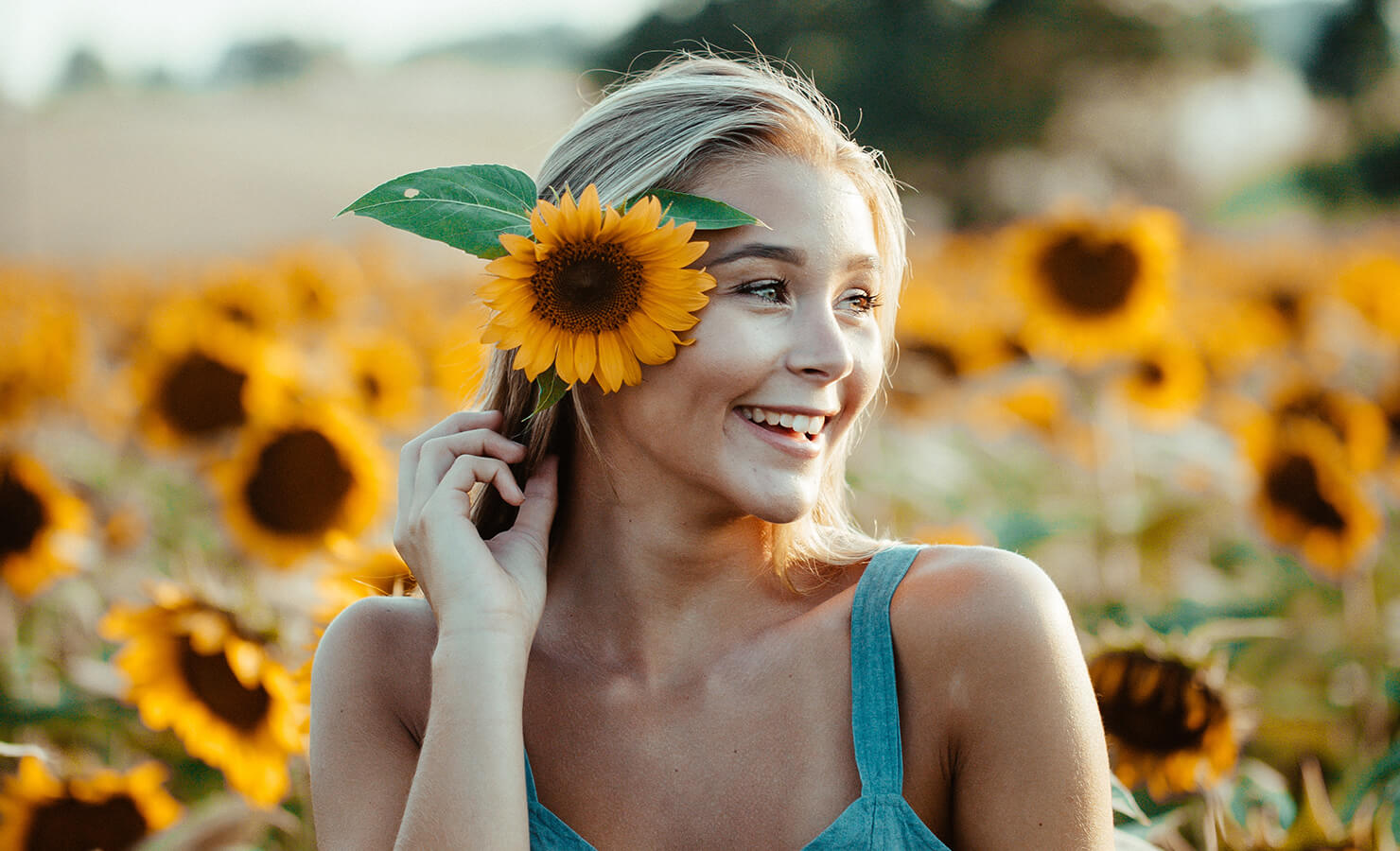 sunflower-girl-in-sunflower-field