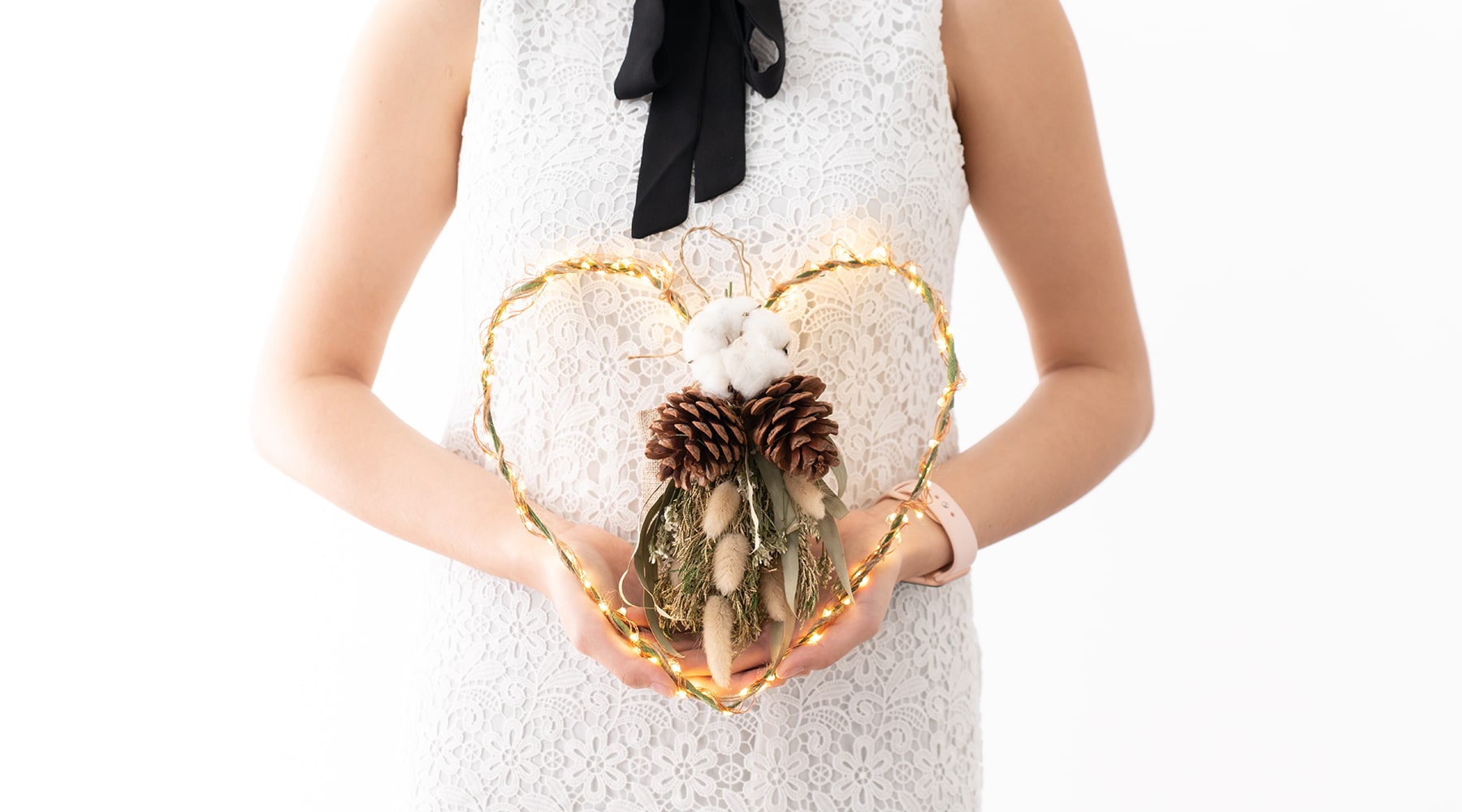 bloomthis-eve-christmas-wreath-with-fairy-lights