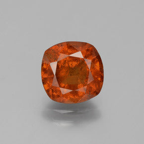 Image of garnet birthstone. A Gemstone which Elena Brennan uses in her Jewellery designs!
