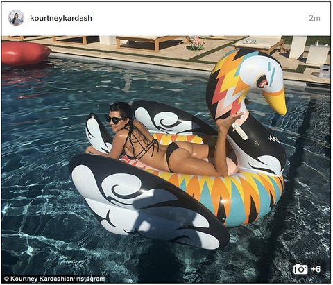 Kourtney-Kardashian-funboy-swan-float