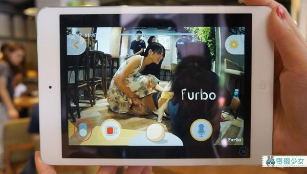 Furbo APP 螢幕左下角的都有照相或錄影模式可以讓你做切換喔
