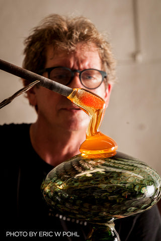 Tim de Jong blowing glass