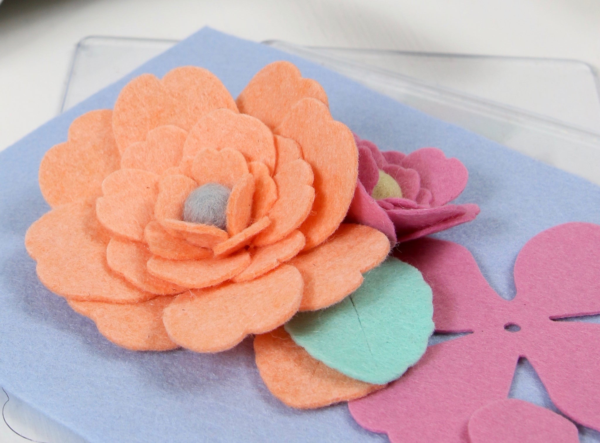 Make felt flowers quick and easy