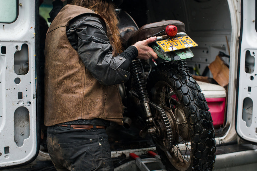 waxed canvas, honda dirt bike, honda cr125, red clouds collective, dirt bike, loading dirt bike