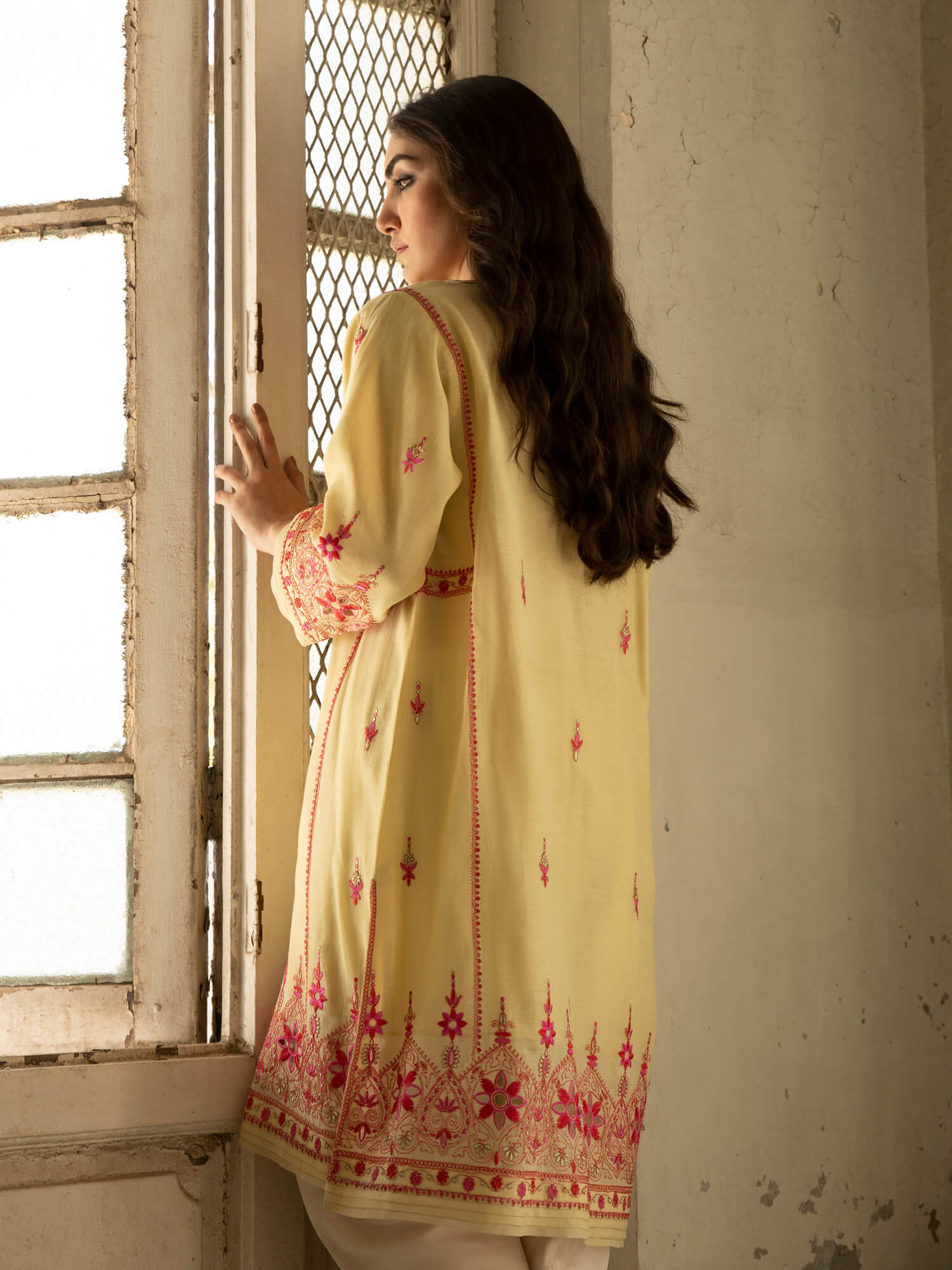 Nimr Kurti - Misha Lakhani