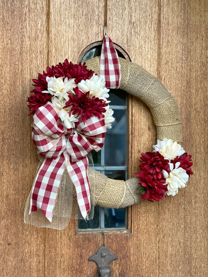 $10 Autumn mum wreath to welcome the change of season. Try this easy and inexpensive project dress up your door or indoor space. #diy #dollarstore #pumpkinspice #autumndecor #itsfallyall #mums #chrysanthemums #fallflowers