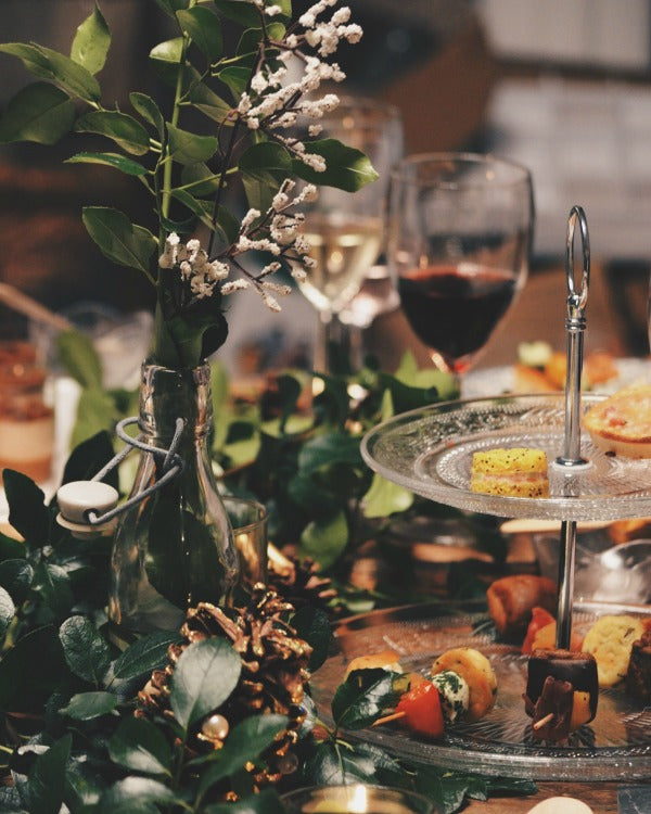Click through for my 9 pro tips for holiday entertaining | easy party planning | easy entertaining | SatsumaDesigns.com #holiday #partyplanning