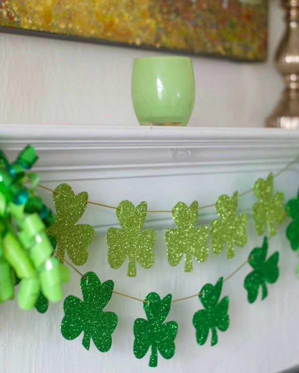 St. Patrick's Day Party Garland | St. Patrick's Day party ideas | SatsumaDesigns.com #stpatricksday #holidays