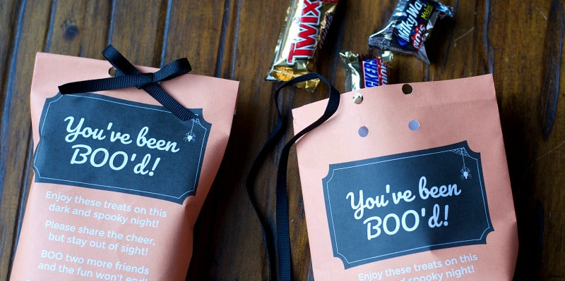 You've been boo'ed treat bag printable for Halloween magic this fall! Print our easy to fold and secure boo bag then fill it with treats. When you've been boo'd put our sign in the window too! #boo #halloween #youvebeenbood #youvebeenghosted #ghosted #halloweentreats #trickortreat #treats
