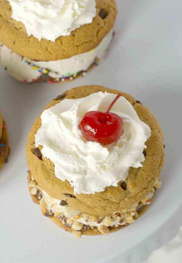 Click through to find out how to make my Banana Split Ice Cream Sandwich Recipe | Summer recipes | Banana split recipe | SatsumaDesigns.com #icecream #dessert