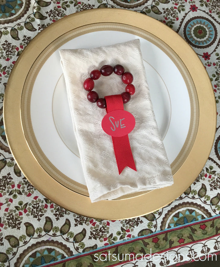 diy cranberry wreath place cards