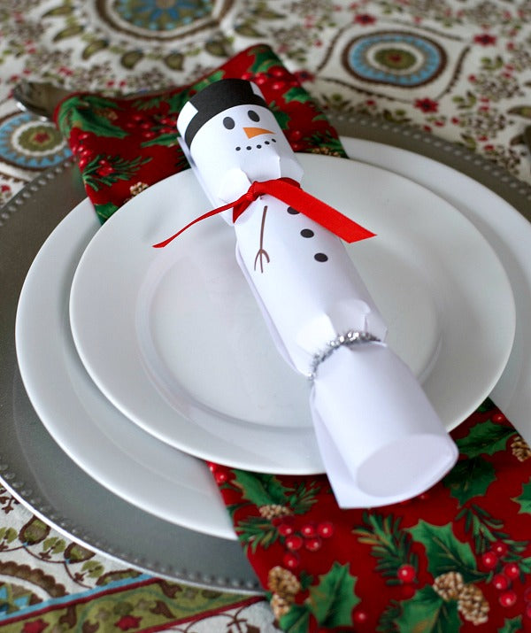 DIY Snowman and reindeer Christmas crackers with easy PDF printable. Try these easy to print and assemble Christmas crackers for your holiday party! Fun for kids to make too! #Christmas #Christmascrackers #holiday #holidayfun #diyChristmas #Christmasdinnercrafts #kidstable #satsumadesigns