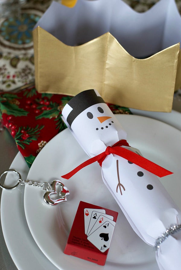 DIY Snowman and reindeer Christmas crackers with easy PDF printable. Try these easy to print and assemble Christmas crackers for your holiday party! Fun for kids to make too! #Christmas #Christmascrackers #holiday #holidayfun #diyChristmas #Christmasdinnercrafts #kidstable #satsumadesigns
