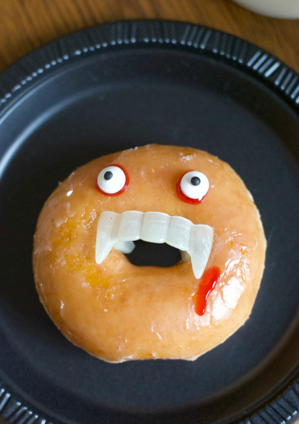Click through to see how I made my Donut Be Tricked Halloween Party for Halloween Morning | Halloween Party | Party ideas | SatsumaDesigns.com #Halloween #donuts