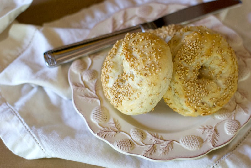 Easy toasted sesame bagel recipe comes together so quickly. This yeast recipe requires a little time to rise, but just minutes of active prep and baking. Make this easy toasted sesame bagel recipe a weekly part of your rotation! #bagel #bagels #nybagels #bagelrecipe #doughrecipe #quickrisingrecipes