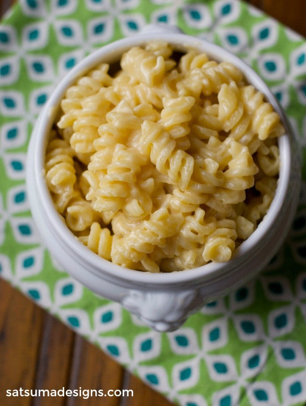 Grandma's stovetop mac and cheese recipe. Try this easy weeknight recipe to feed a hungry family. #macandcheese #weeknightdinner #easyrecipes