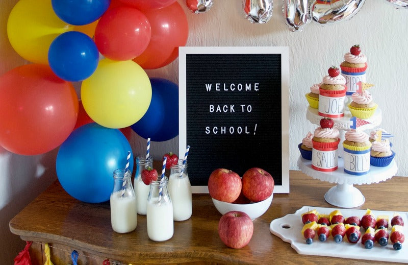 Click through to see how I hosted an easy and festive Back to School party for little scholars | Easy part planning | party planning tiips | SatsumaDesigns.com #partyplanning #backtoschool