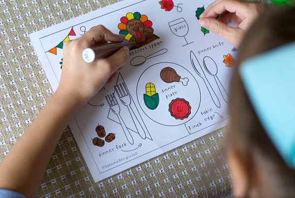 How to set a Thanksgiving Table coloring page | Coloring page teaches children how to set the table for Thanksgiving | Kids can help throughout the holiday season with a little guidance and support | #Thanksgiving #feast #setthetable #manners #howtosetthetable #holidaytable #tablescape #satsumadesigns.com