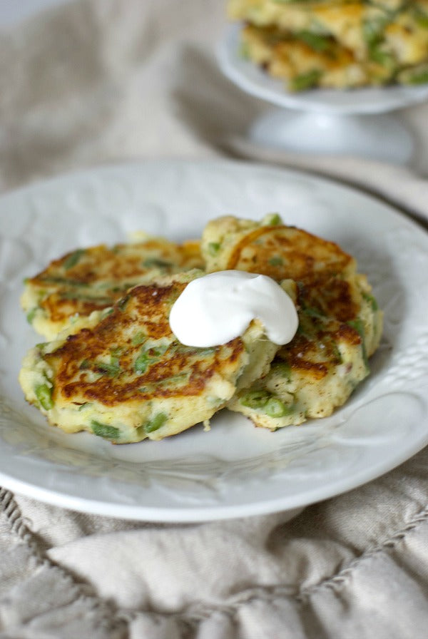 Mashed potato and green bean fritter recipe. This is a perfect solution to left over mashed potatoes and makes a delicious side dish or afternoon snack. Even pair these with a fried egg for a yummy breakfast! #fritters #recipes #mashedpotatos #greenbeans #dinnerrecipes