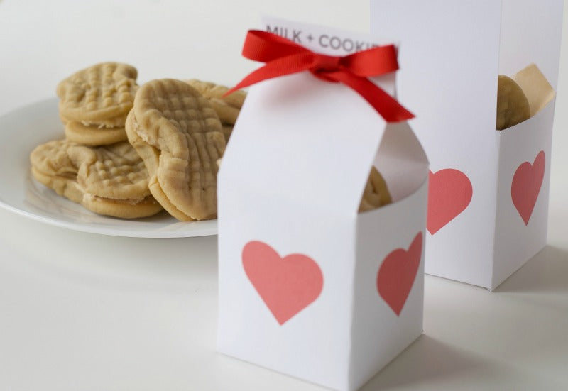 Milk and cookies valentine gift carton | Sweet valentine's day gift idea for kids, co-workers, neighbors and friends | Printable | box template | Easy valentine gift ideas | SatsumaDesigns.com #valentine