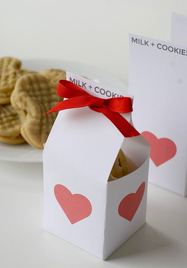 Milk and cookies valentine gift carton | Sweet valentine's day gift idea for kids, co-workers, neighbors and friends | Printable | box template | Easy valentine gift ideas | SatsumaDesigns.com #valentine