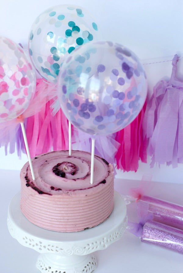 Click through to make my easy mini confetti balloon cake toppers | Cake topper ideas | Easy party DIY | SatsumaDesigns.com #caketopper #partyplanning #confettiballoons