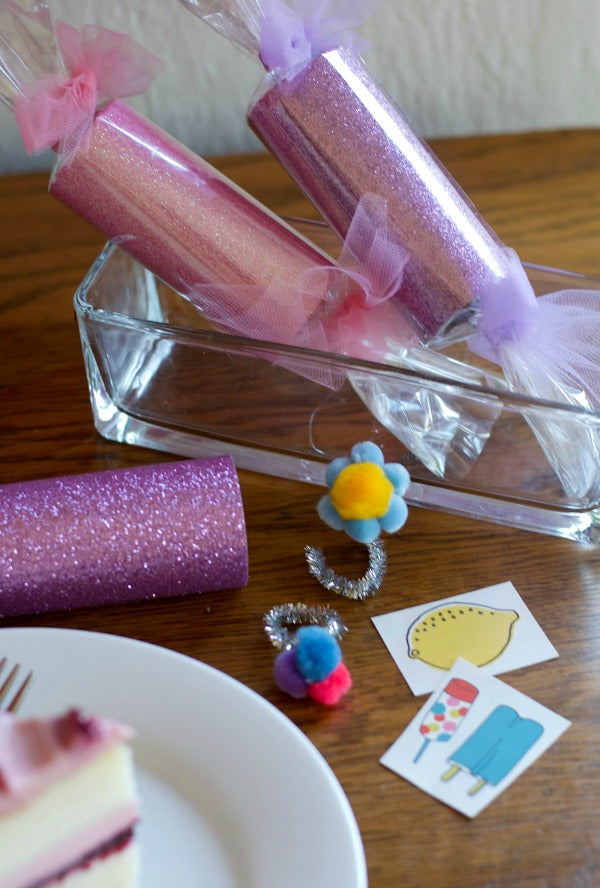 Click through to find out how I turned a toilet paper roll into an adorable sparkle party favor | Party favor ideas | upcycle ideas | birthday party ideas | SatsumaDesigns.com #partyplanning #crafts
